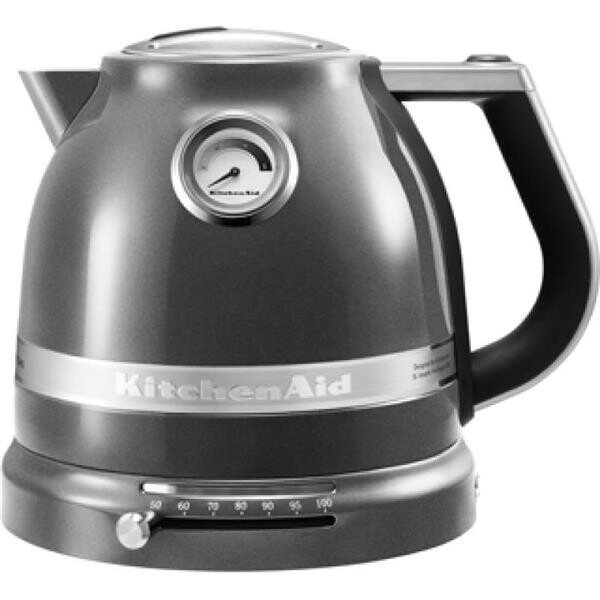 KitchenAid 5KEK1522EMS Wasserkocher  ARTISAN Farbe Medaillon silber - Der Wasserkocher in einer spezifischen Farbe, dargestellt auf einem dekorativen K&uuml;chentisch.