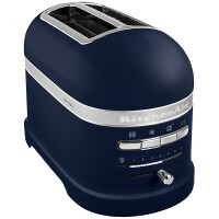 KitchenAid 5KMT2204EIB Toaster 2-Scheiben ARTISAN Farbe Ink Blue incl. Sandwichzange - Der Toaster in einer spezifischen Farbe, abgebildet auf einer modernen K&uuml;chenarbeitsplatte.