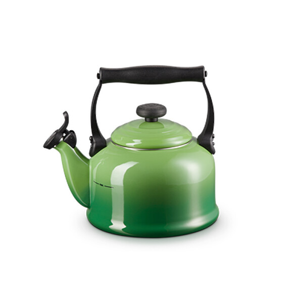 Le Creuset WASSERKESSEL TRADITION MIT FL&Ouml;TE BAMBOO GREEN