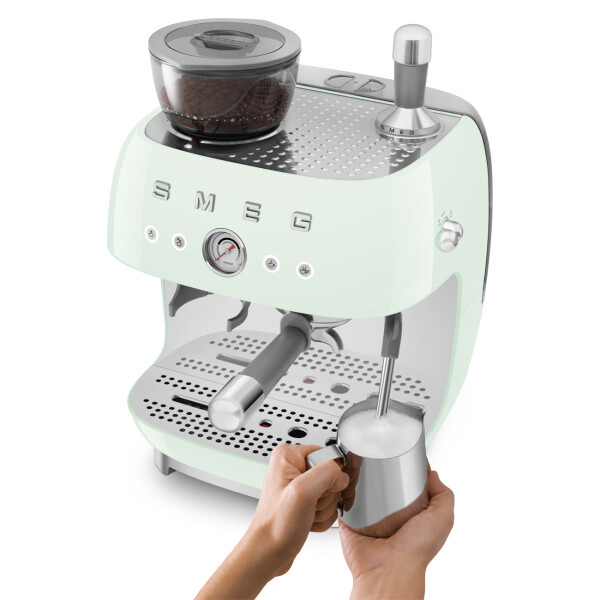 € SMEG 769,95 integrierter EGF03PGEU Kompakte Kaffeemüh, mit Siebträgermaschine